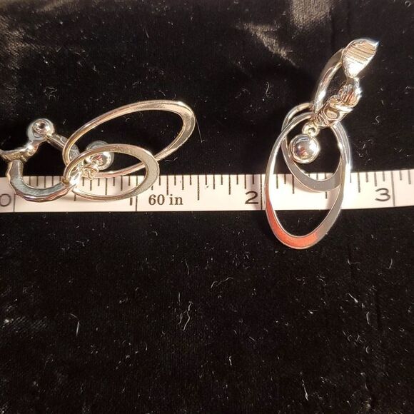 Monet Double Loop Hoops Clip On Earrings Silver Tone Vintage Hammered Smooth - Picture 5 of 5